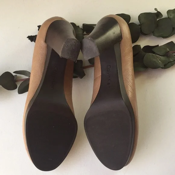 Calvin Klein Leather Fairley Heels size 8.5 - Picture 4 of 8